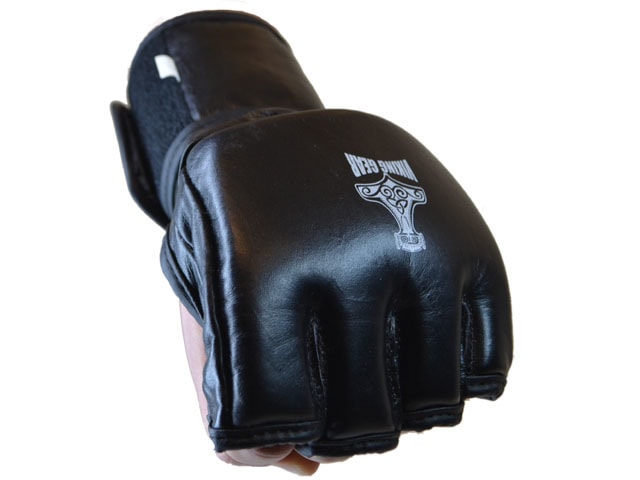 black-open-glove-01-19805.1385176200.1280.1280-min.jpg